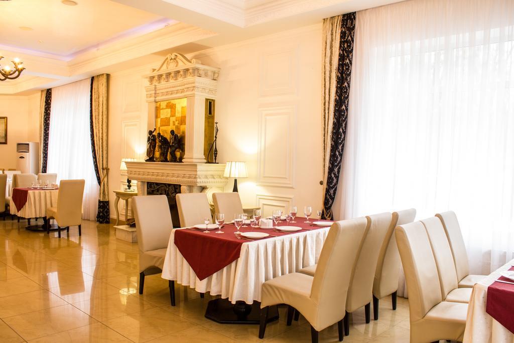 Skazka Hotel Vinnytsia Bagian luar foto