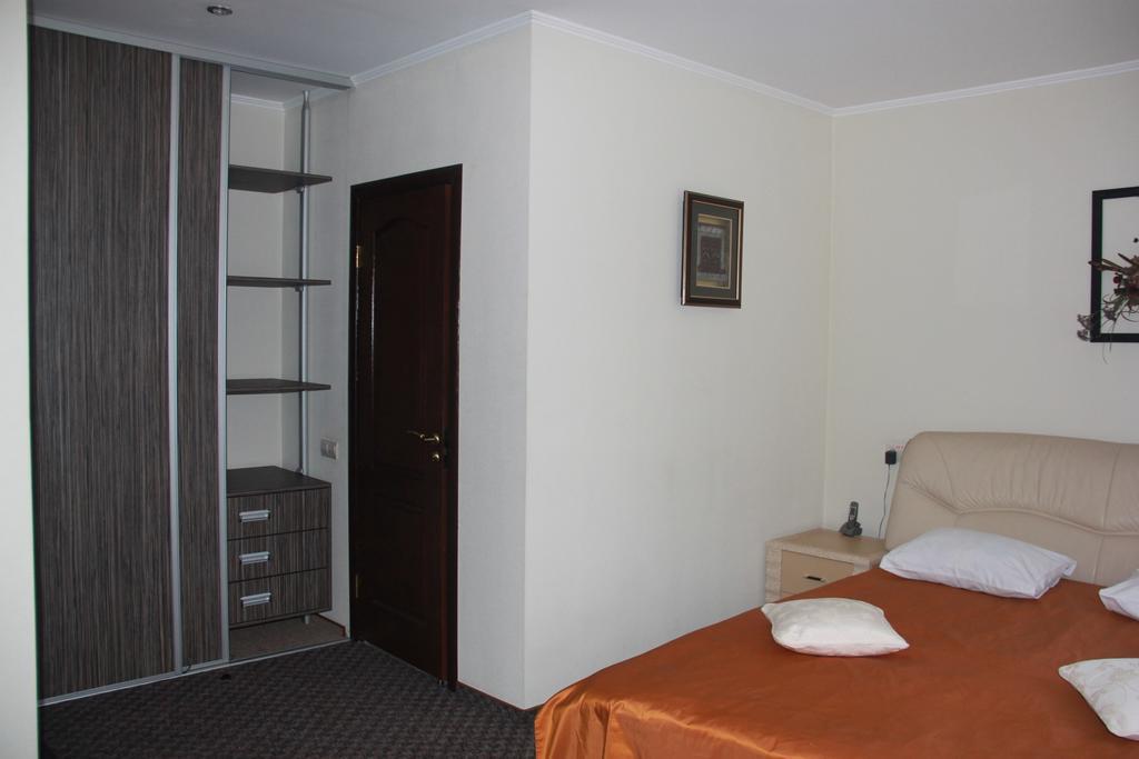 Skazka Hotel Vinnytsia Ruang foto